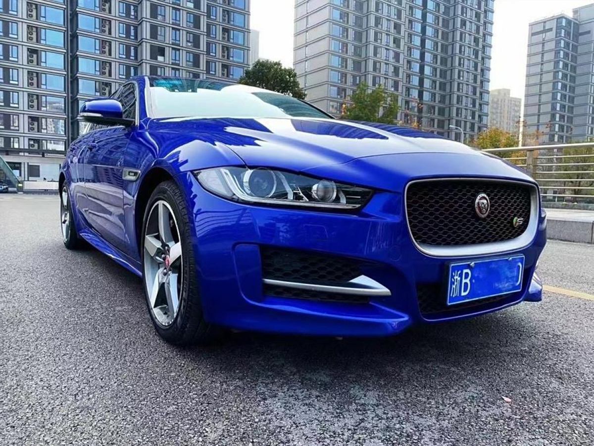 捷豹 XE  2018款 2.0T 200PS 兩驅(qū)R-Sport運(yùn)動(dòng)版圖片