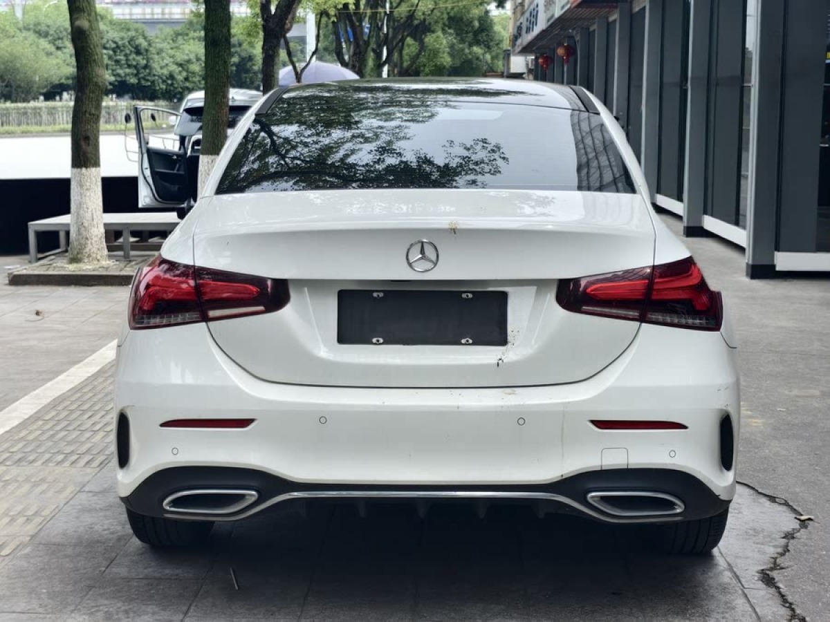 奔馳 奔馳A級  2020款 改款 A 200 L 運動轎車時尚型圖片