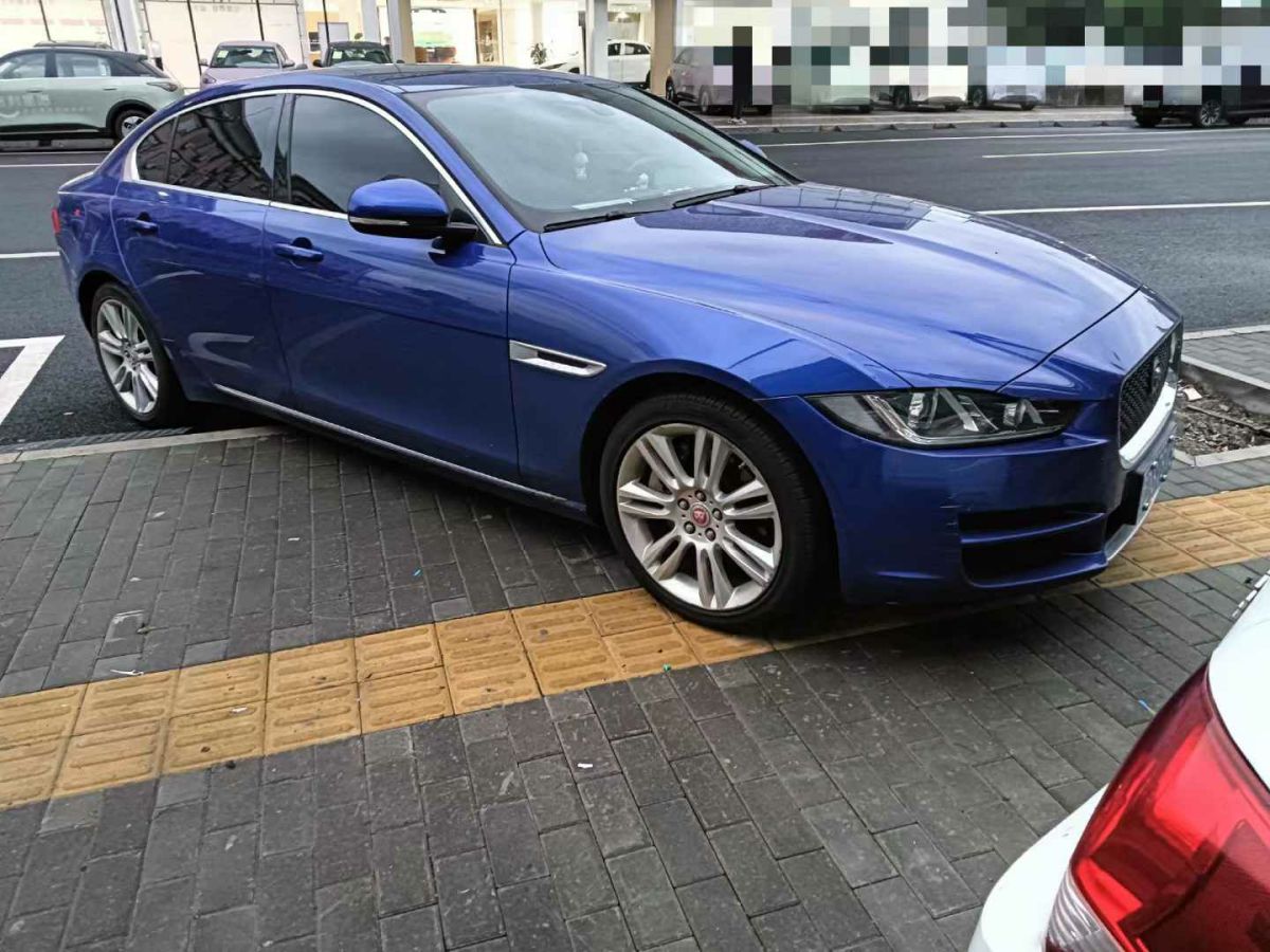 捷豹 XE  2018款 2.0T 300PS 四驅(qū)R-Sport運動版圖片