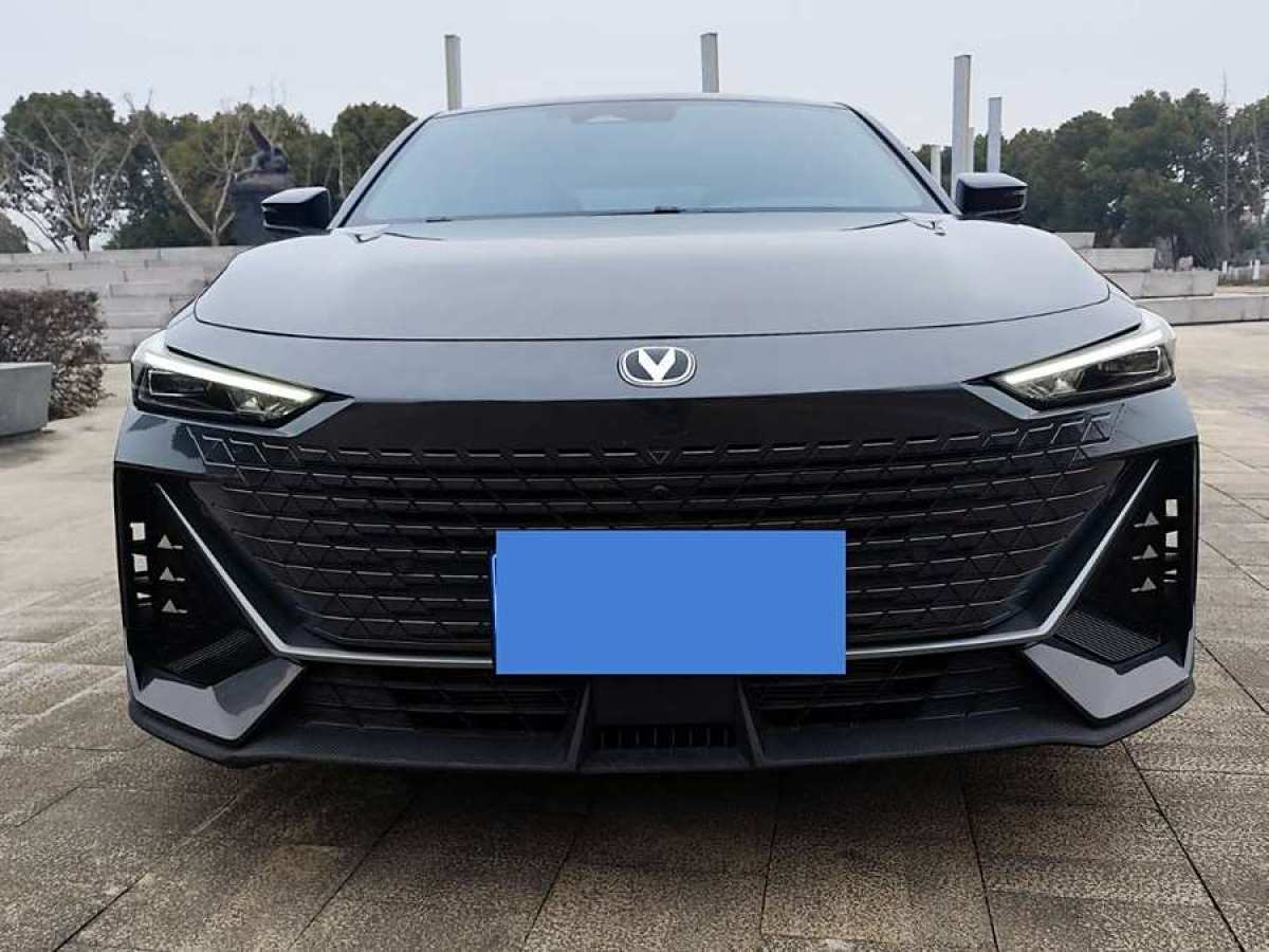 長(zhǎng)安 長(zhǎng)安UNI-V  2023款 1.5T 尊貴型圖片