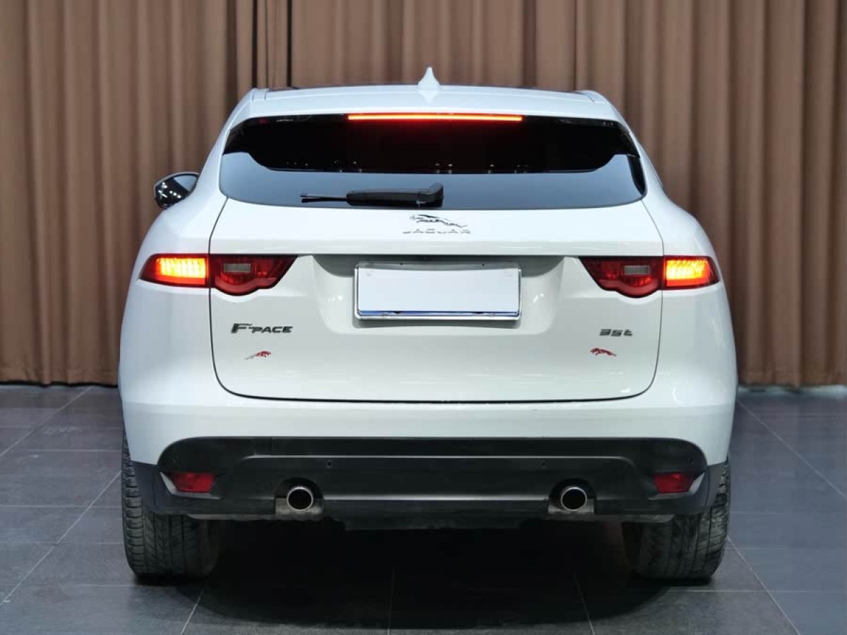 捷豹 F-PACE  2018款 2.0T 兩驅(qū)都市尊享版圖片