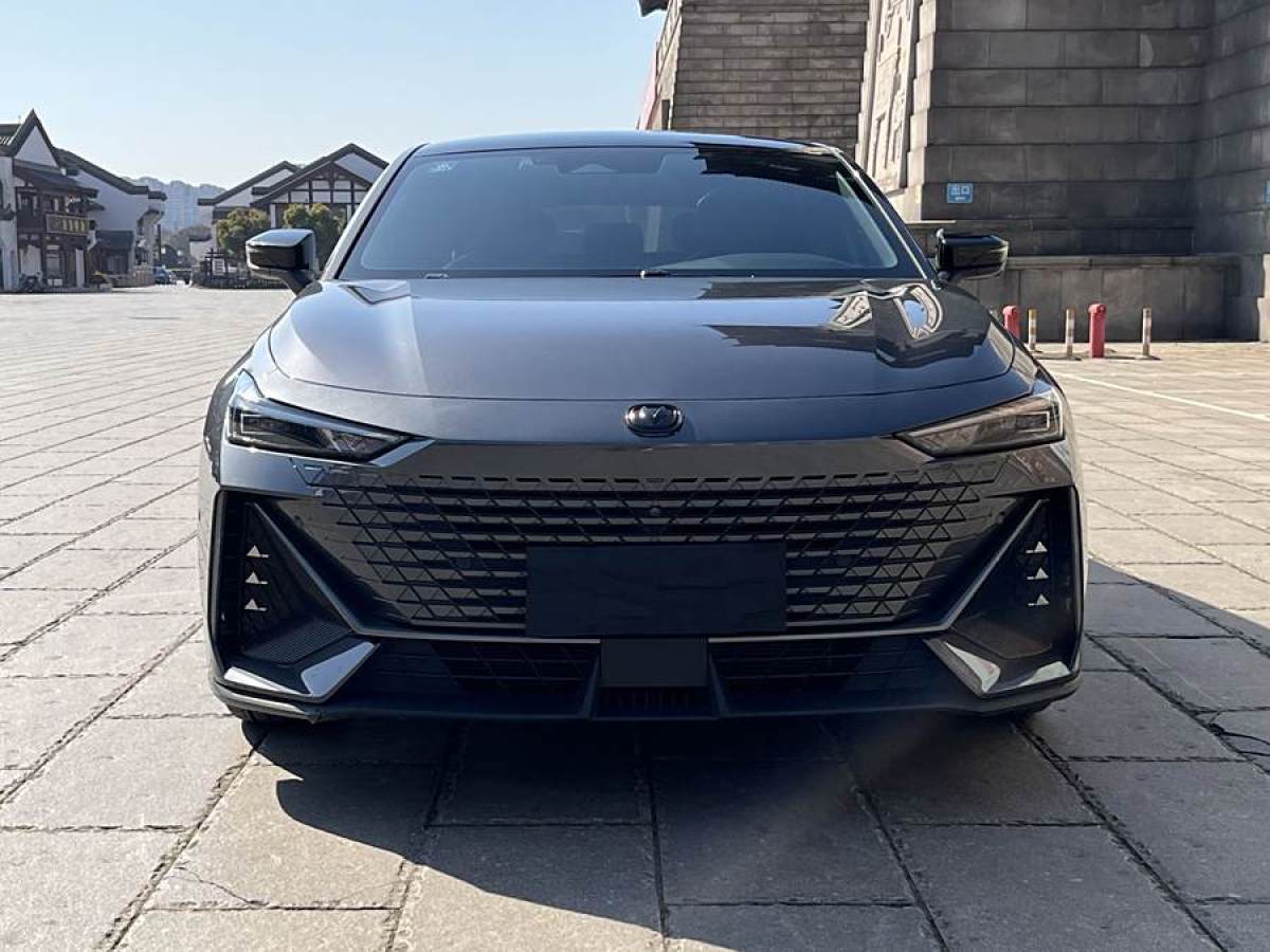 長(zhǎng)安 長(zhǎng)安UNI-V  2022款 1.5T 尊貴型圖片