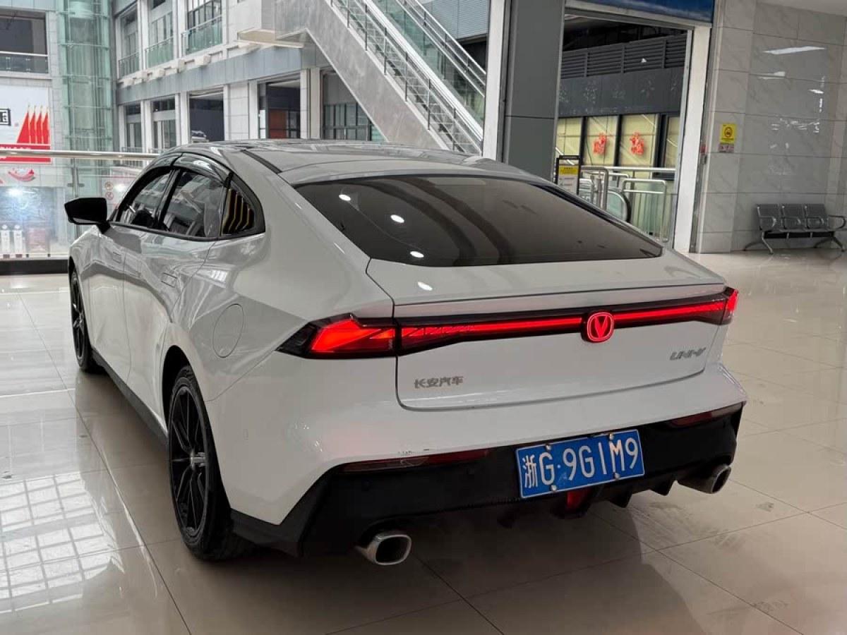 長(zhǎng)安 長(zhǎng)安UNI-V  2023款 1.5T 智慧領(lǐng)航型圖片