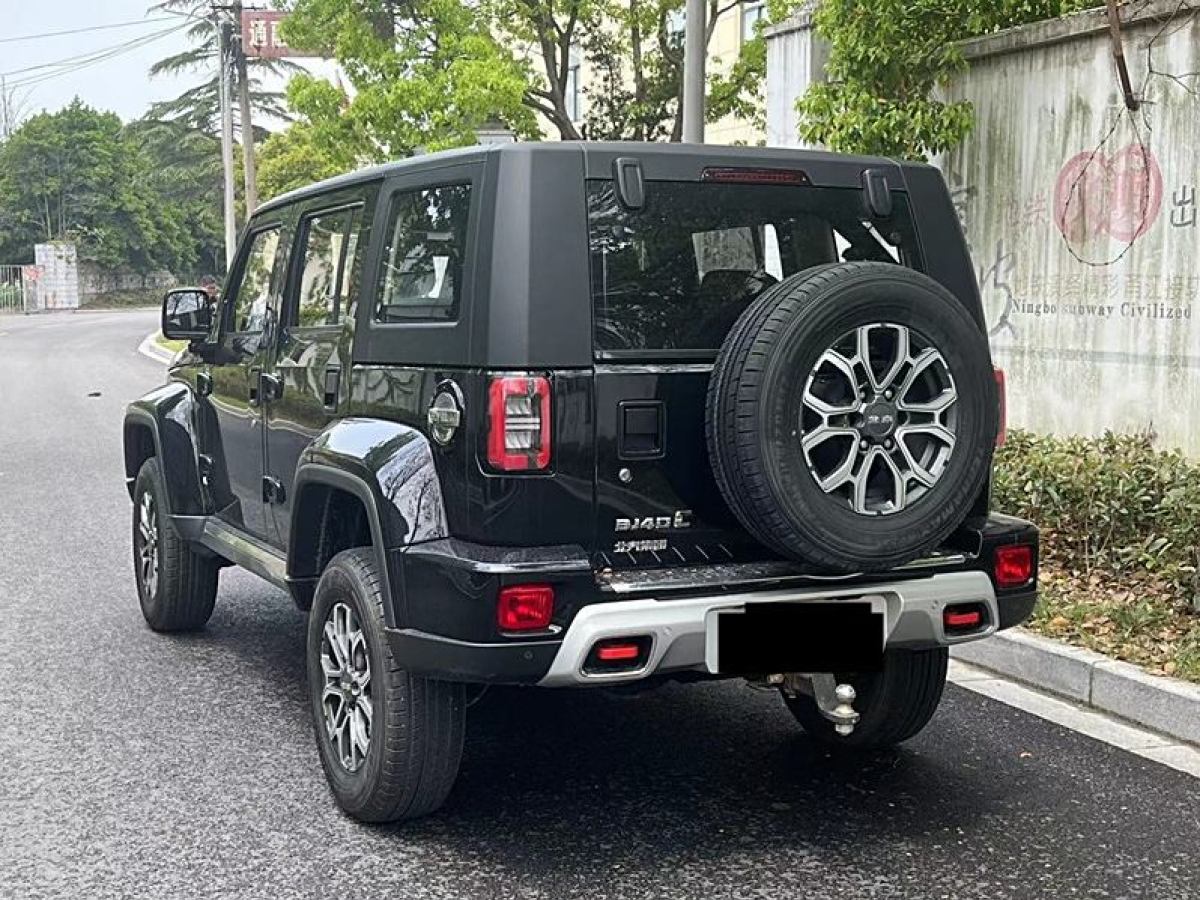 北京 BJ40  2020款 2.0T 自動四驅(qū)城市獵人版?zhèn)b客型圖片