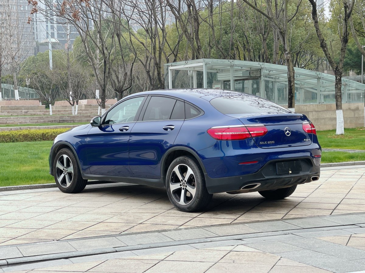 2019年8月奔馳 奔馳GLC  2023款 改款 GLC 260 4MATIC 轎跑SUV