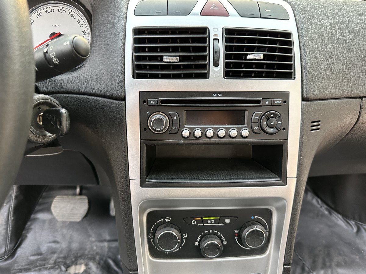 标致 307  2012款 两厢 1.6L 自动舒适版图片