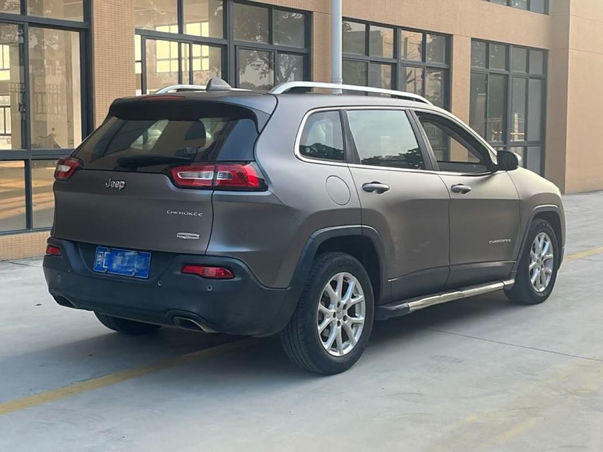 Jeep 自由光  2016款 2.4L 領(lǐng)先版圖片