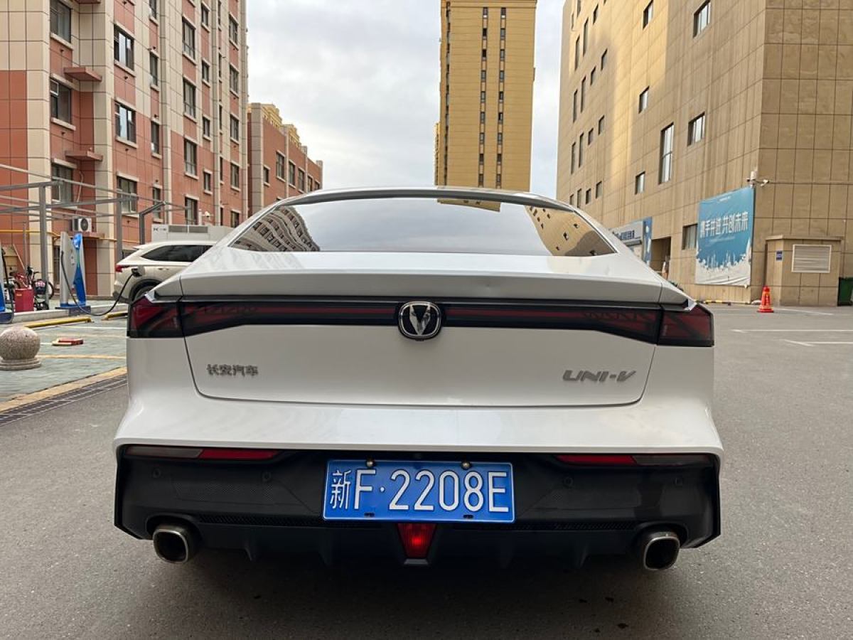 2022年7月長(zhǎng)安 長(zhǎng)安UNI-V  2022款 1.5T 運(yùn)動(dòng)版