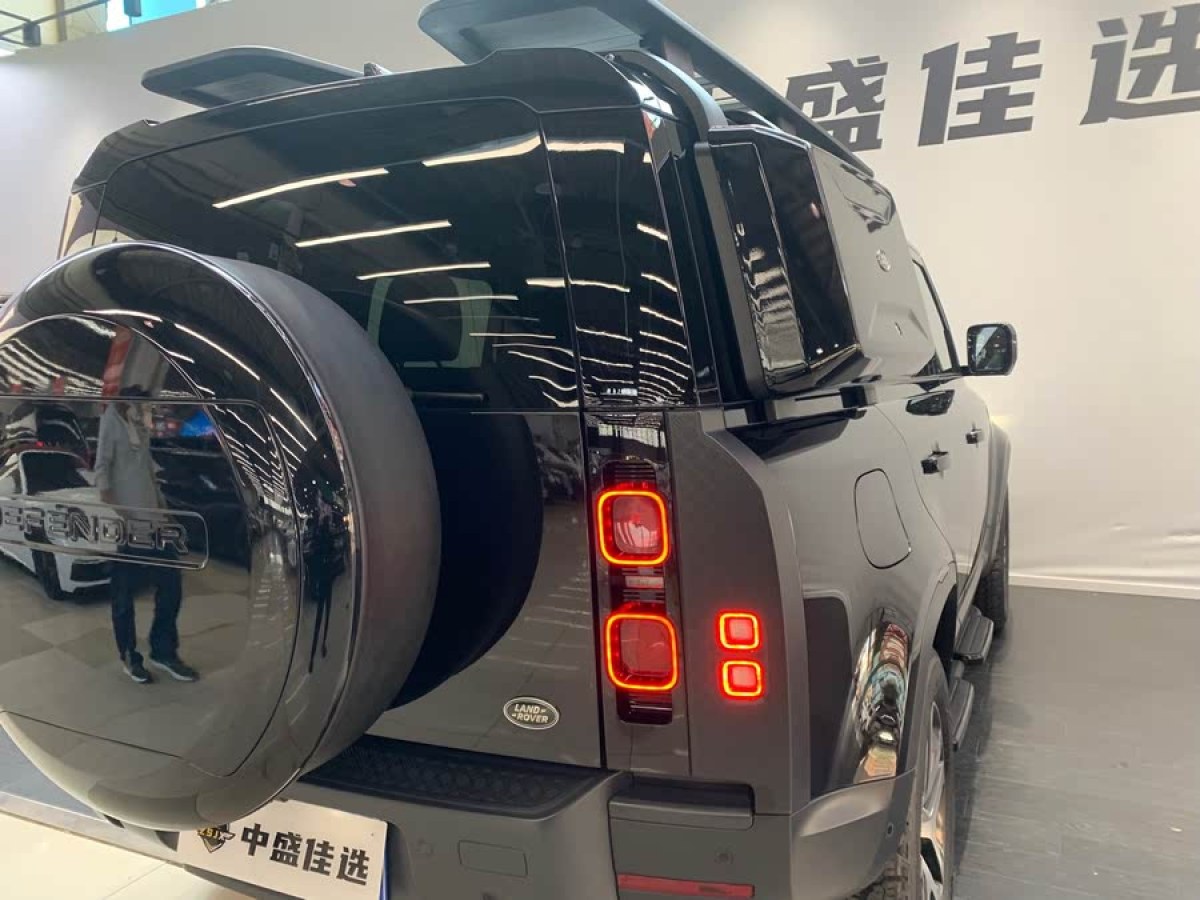 路虎 衛(wèi)士  2023款 改款 110 3.0T P400 暗黑特別版圖片