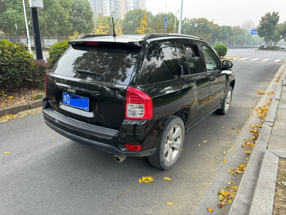 Jeep 指南者  2012款 2.0L 兩驅(qū)運動版圖片