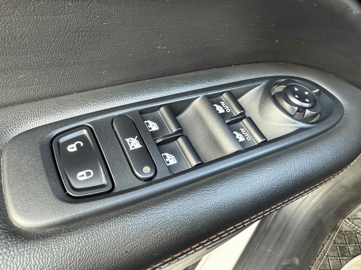 Jeep 指南者  2017款 200T 自動(dòng)家享版圖片