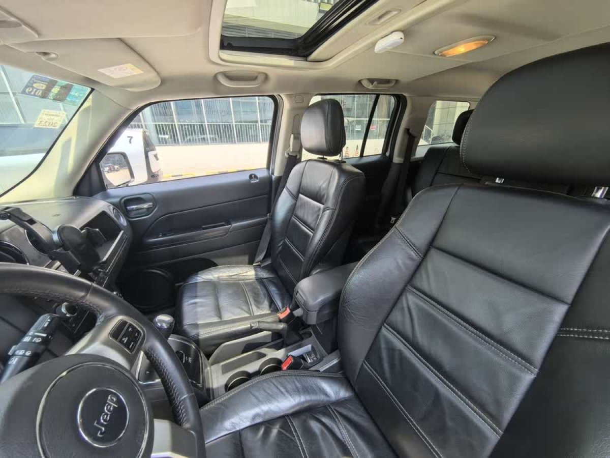 Jeep 自由客  2014款 2.4L 運(yùn)動(dòng)版圖片