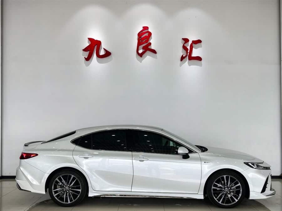豐田 凱美瑞  2024款 雙擎 2.0HXS 運(yùn)動(dòng)PLUS版圖片