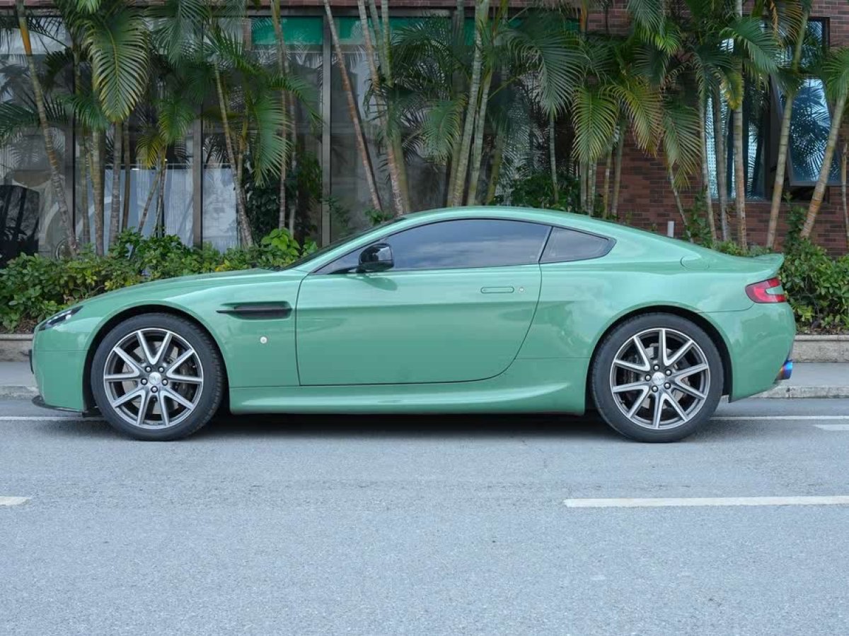 阿斯頓·馬丁 V8 Vantage  2011款 4.7L Sportshift Coupe圖片