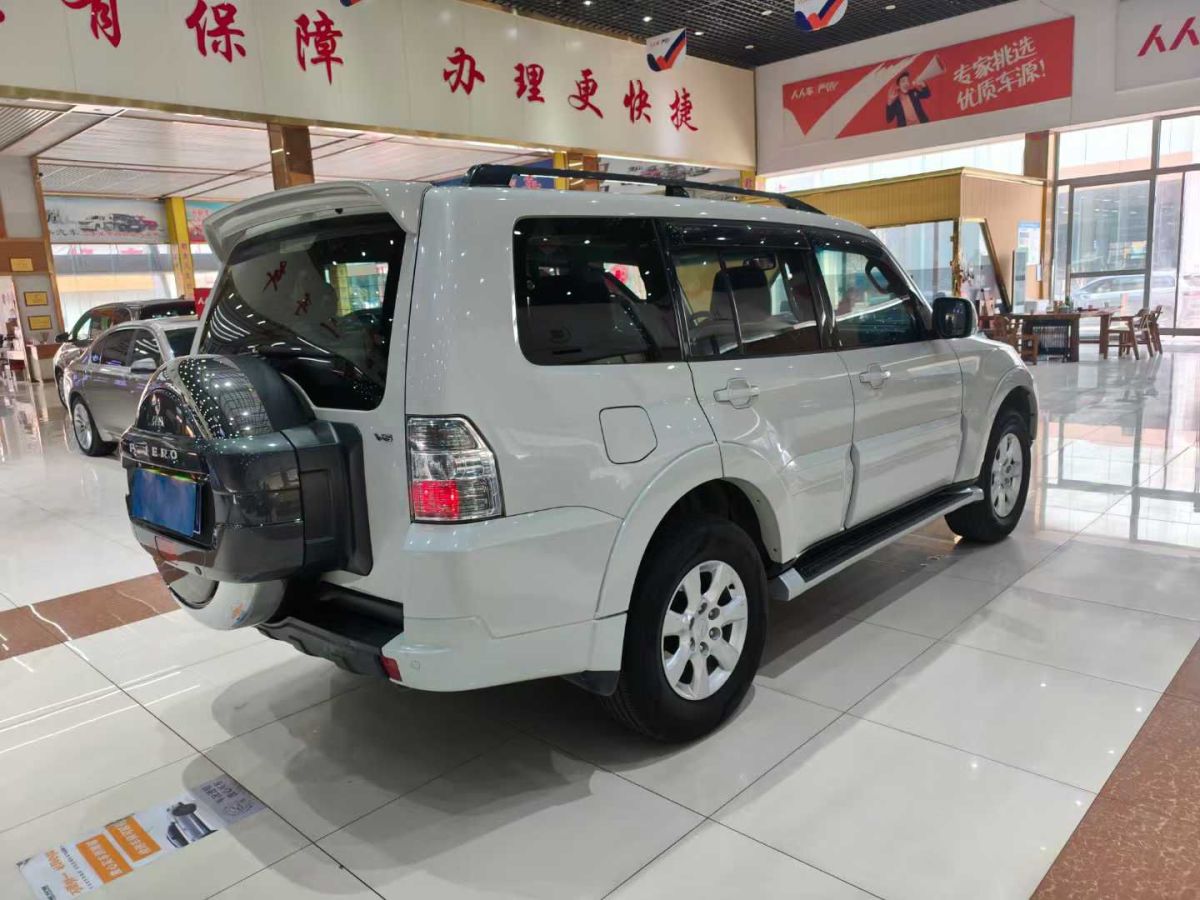 三菱 帕杰羅  2018款 3.0L 自動(dòng)尊貴版圖片