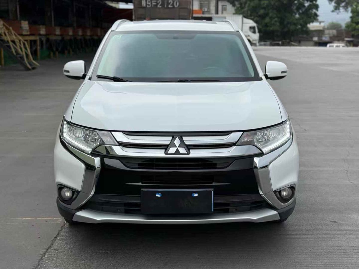三菱 歐藍德  2018款 2.0L 兩驅(qū)風尚版 5座圖片