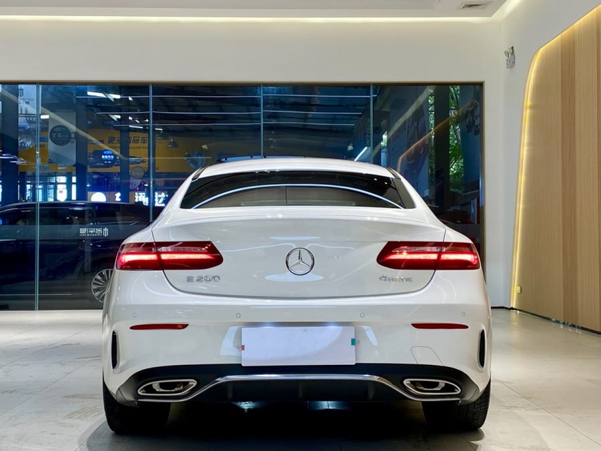 奔馳 奔馳E級  2017款 E 200 4MATIC 轎跑車圖片