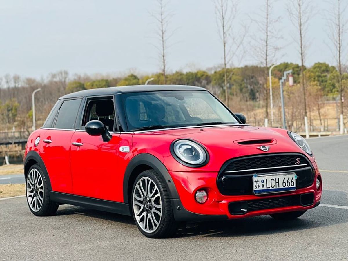 2018年9月MINI MINI  2019款 2.0T COOPER S 藝術(shù)家 五門版