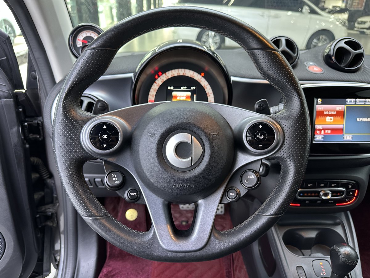 2018年8月smart fortwo  2018款 0.9T 66千瓦耀鈦度特別版