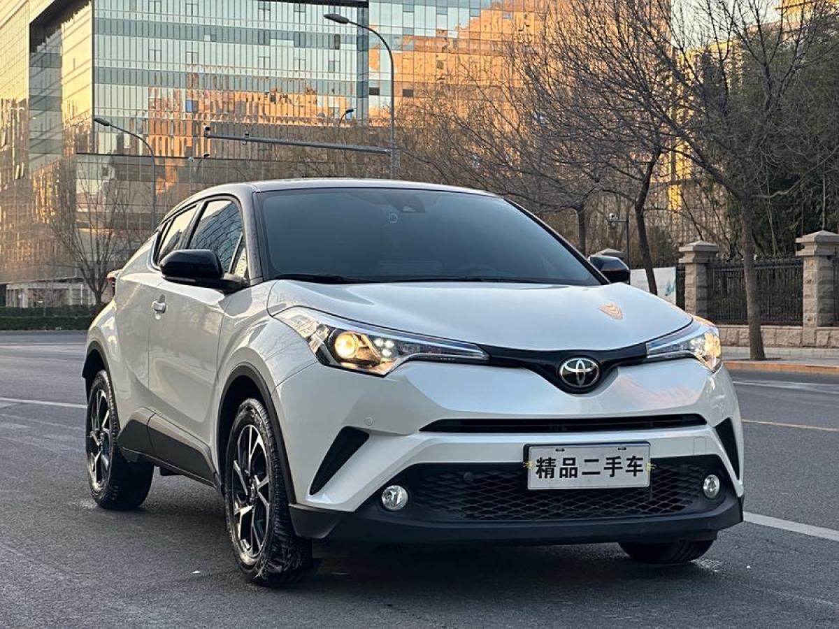 豐田 C-HR  2018款 2.0L 領(lǐng)先天窗版 國VI圖片