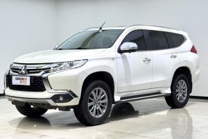 帕杰羅?勁暢 三菱 3.0L 標(biāo)準(zhǔn)型