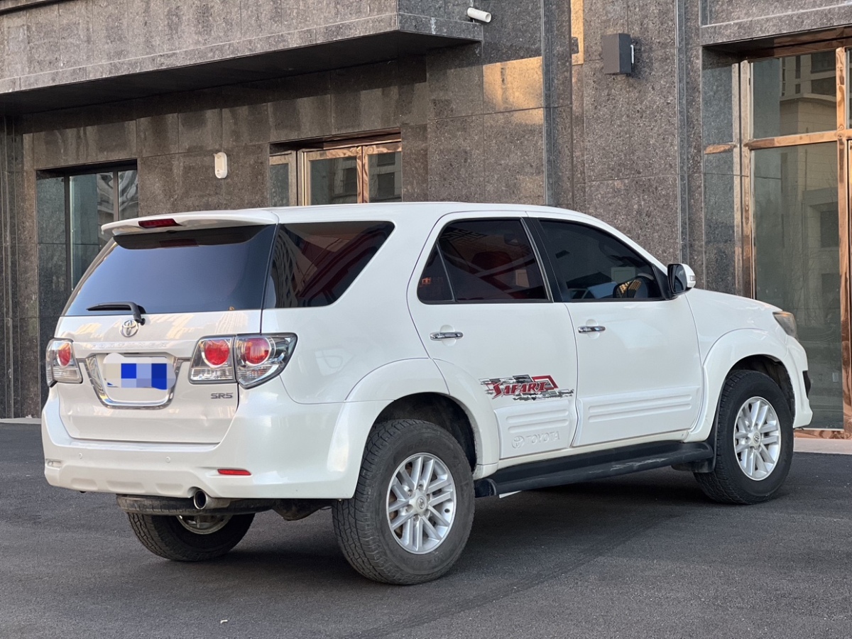 豐田 Fortuner  2015款 2.7L 標(biāo)準(zhǔn)版圖片