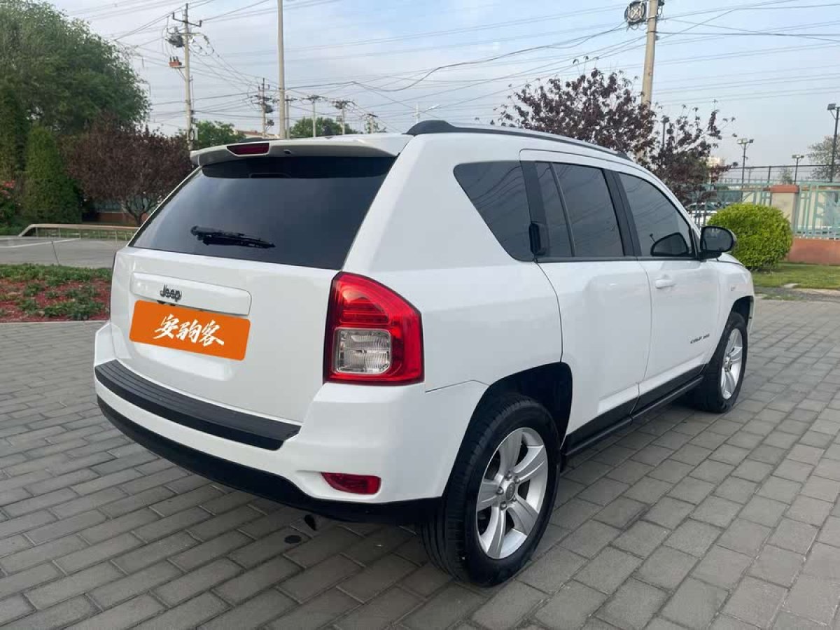 Jeep 指南者  2013款 2.4L 四驅(qū)運(yùn)動版圖片