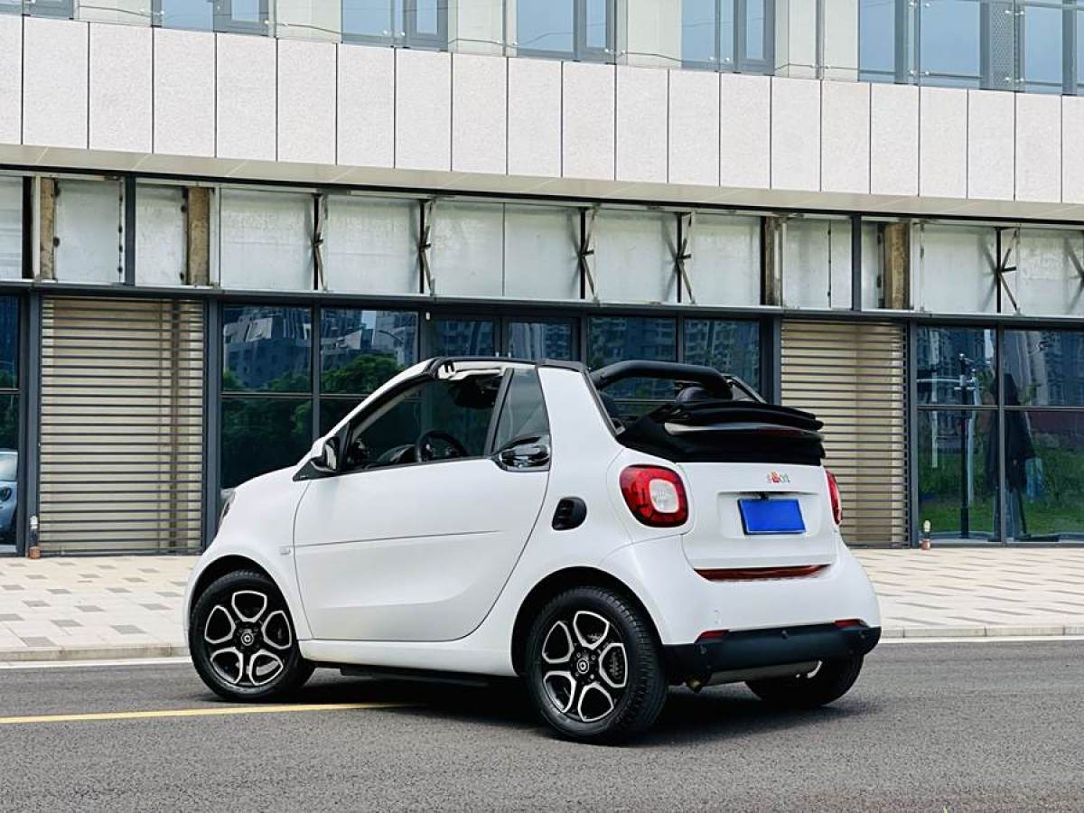 2017年3月smart fortwo  2016款 0.9T 66千瓦敞篷先鋒版