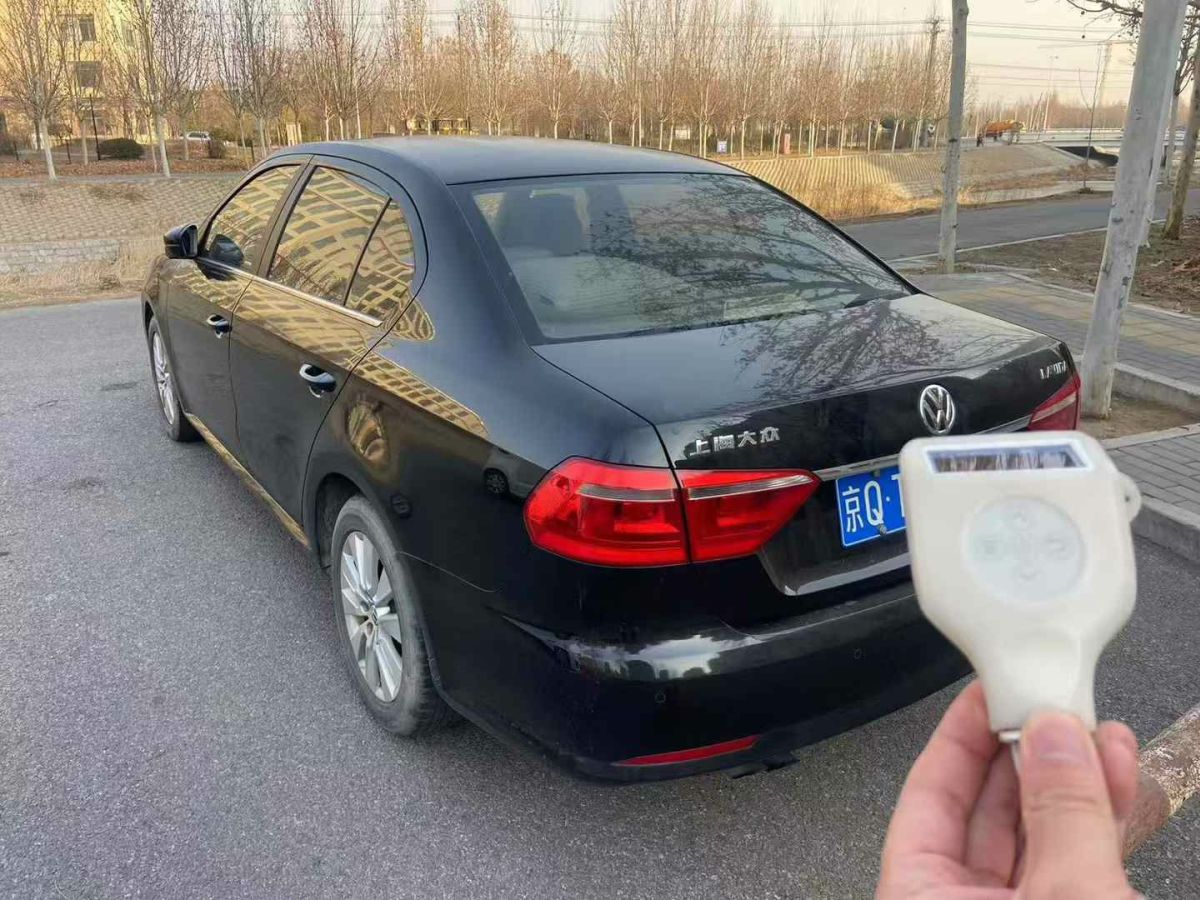 北京 北京汽車(chē)E系列  2013款 三廂 1.5L 自動(dòng)樂(lè)享版圖片