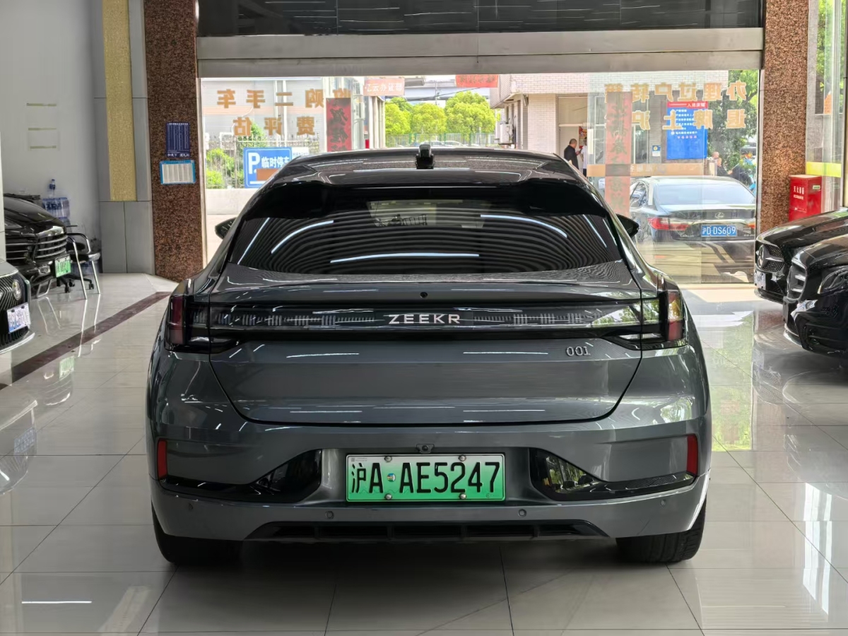 極氪 極氪001  2022款 超長(zhǎng)續(xù)航雙電機(jī) YOU版圖片