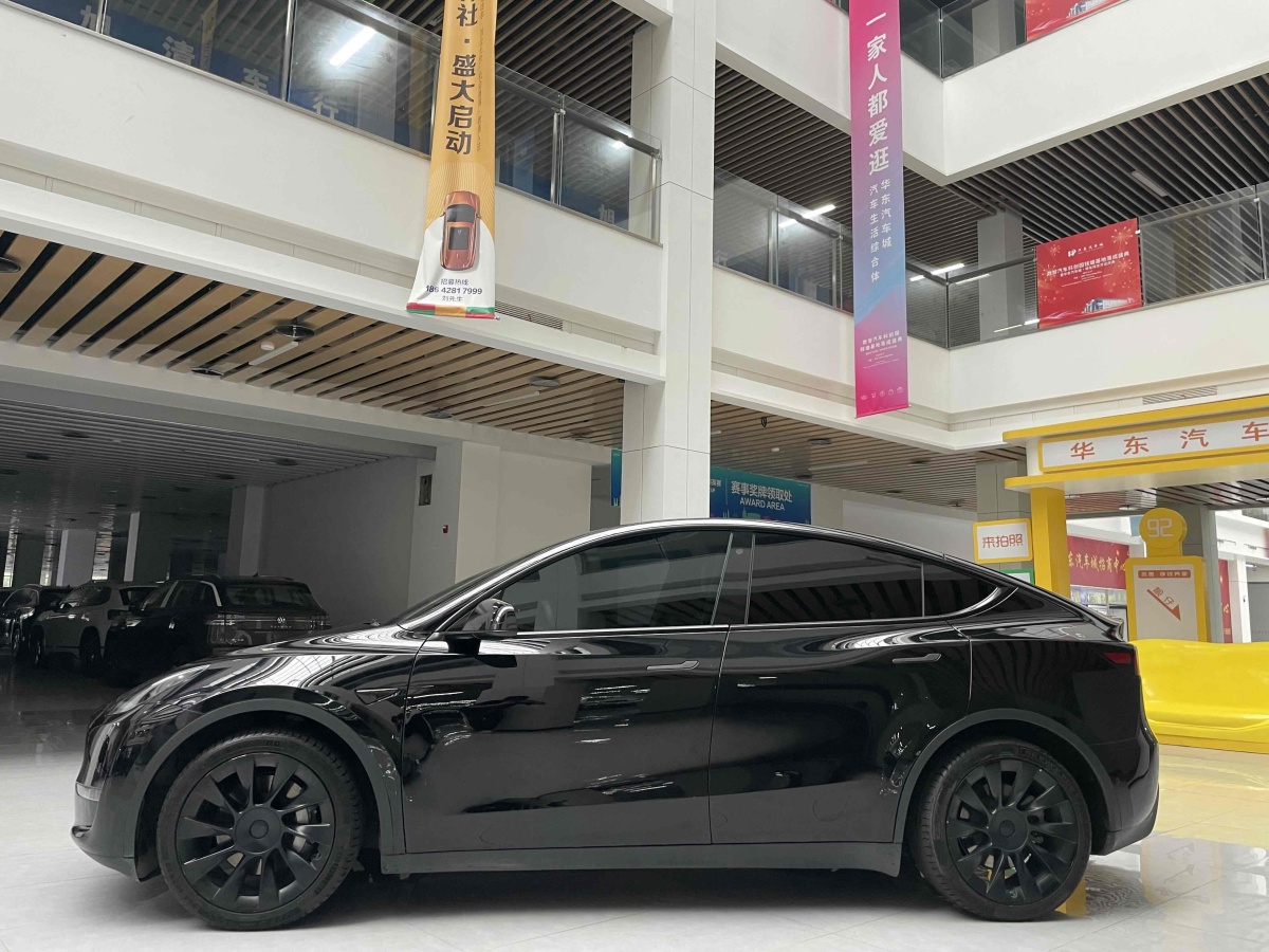 特斯拉 Model Y  2021款 改款 標(biāo)準(zhǔn)續(xù)航后驅(qū)升級版圖片