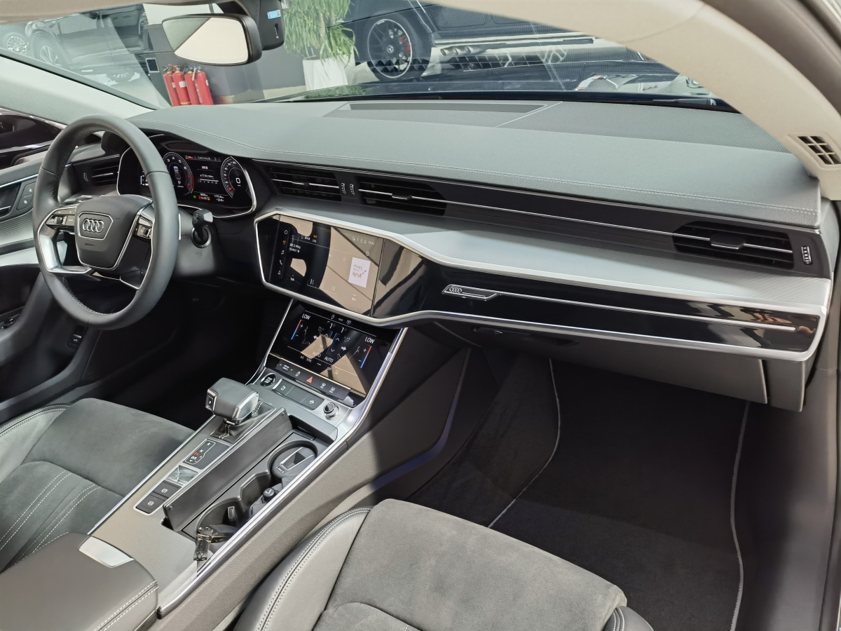 奧迪 奧迪A7L  2024款 45TFSI S-line 筑夢(mèng)型 流晶套裝圖片