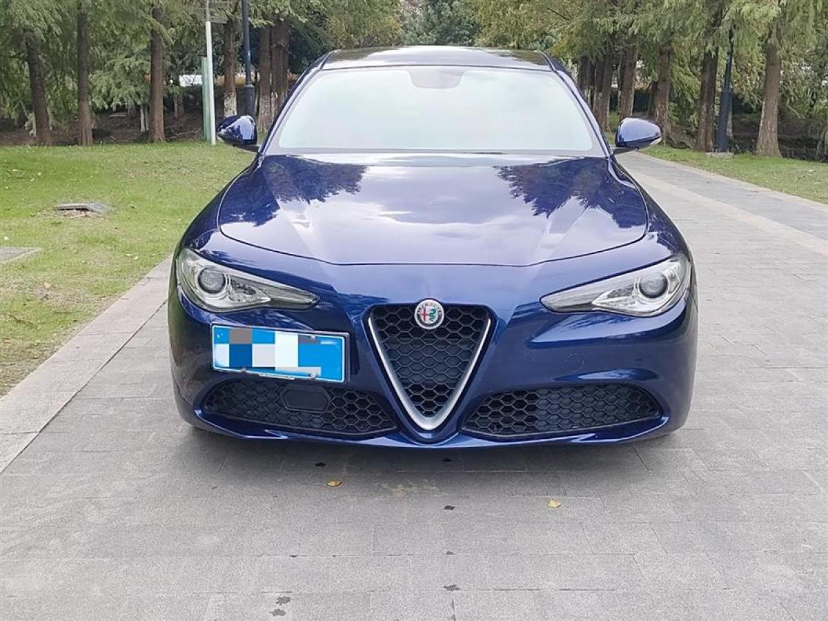 阿爾法·羅密歐 Giulia  2018款 2.0T 200HP 豪華版 碳纖維限量版圖片