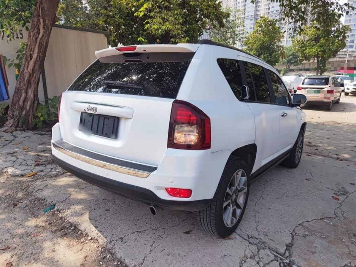 Jeep 指南者  2014款 改款 2.4L 四驅(qū)豪華導(dǎo)航版圖片