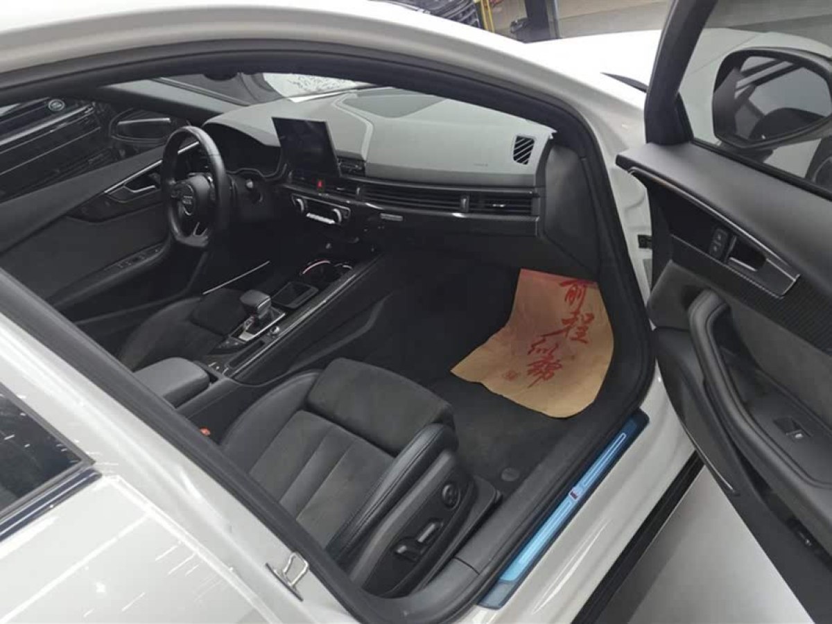 奧迪 奧迪A4L  2022款 45 TFSI quattro 臻選動(dòng)感型圖片