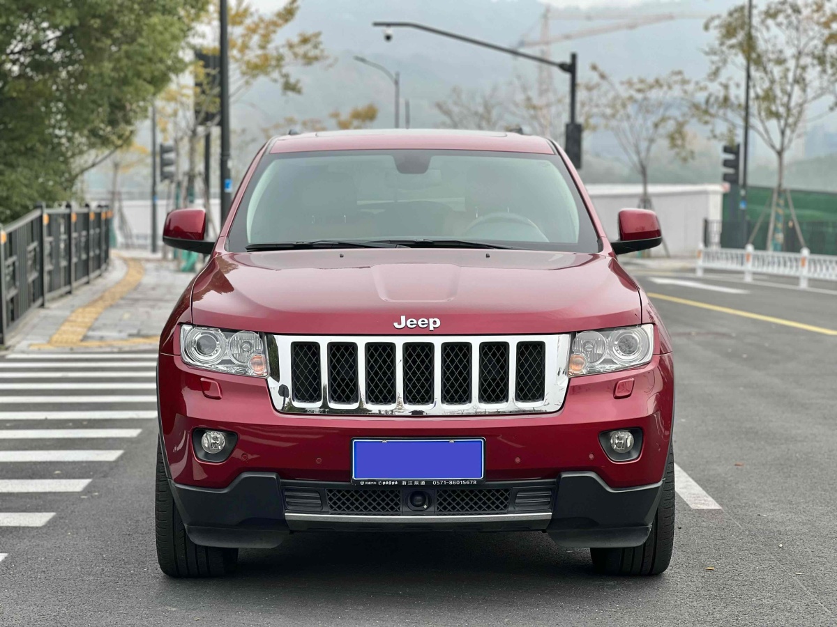 Jeep 大切諾基  2011款 改款 3.6L 旗艦導(dǎo)航版圖片