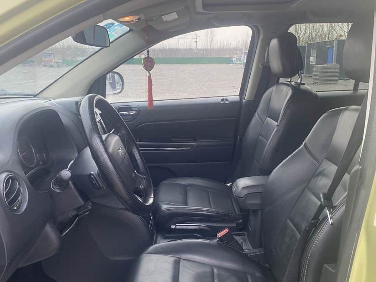 Jeep 指南者  2010款 2.4L 四驅(qū)運動版圖片