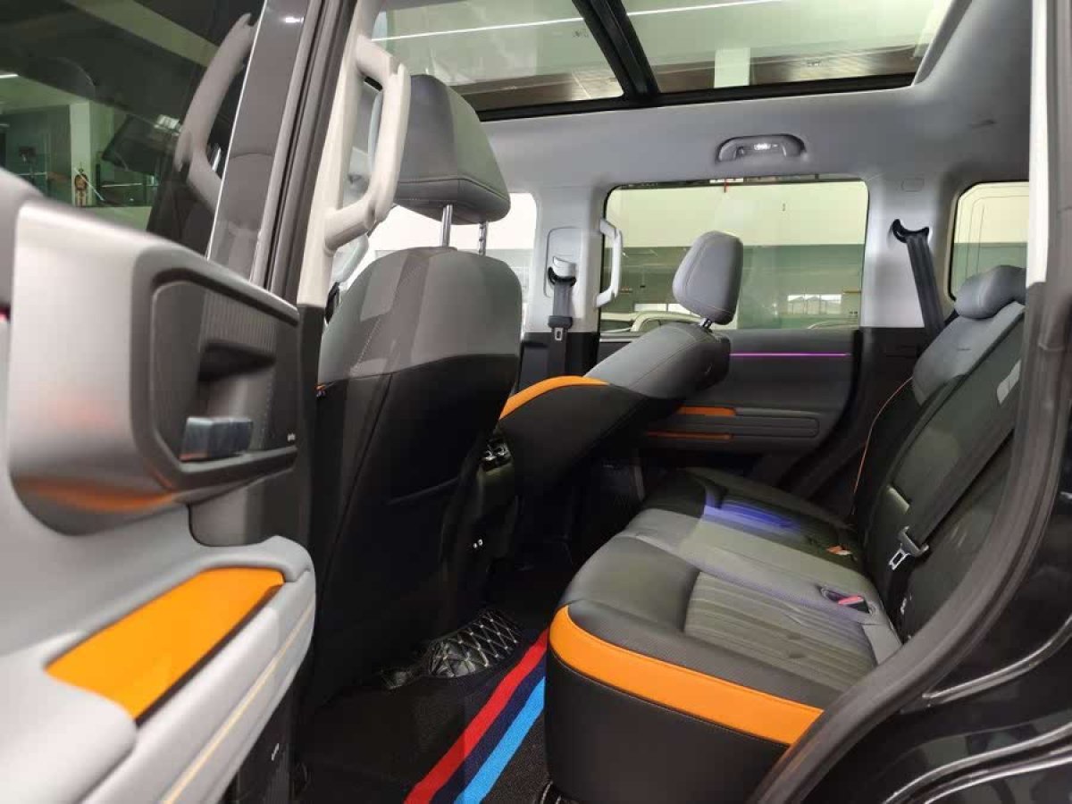 北京 BJ40  2024款 2.0T 城市獵人版 至尊型圖片