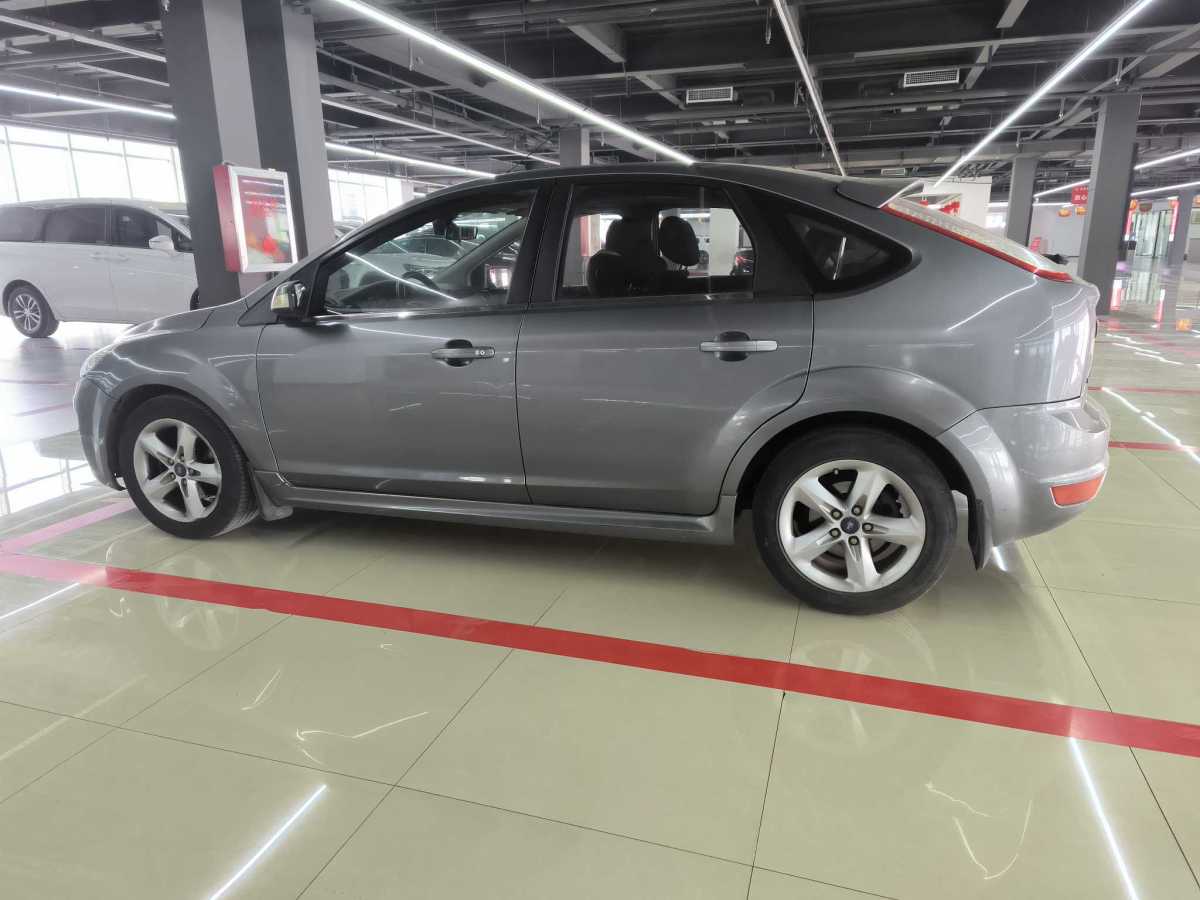 福特 福克斯  2009款 两厢 2.0L 手动运动型图片