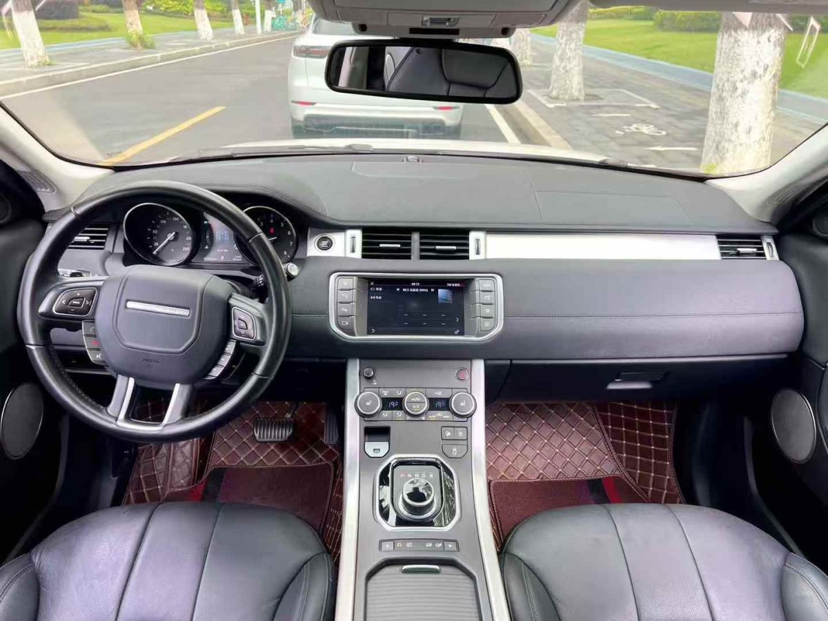 路虎 攬勝  2019款 3.0 V6 SC 傳世加長(zhǎng)版圖片
