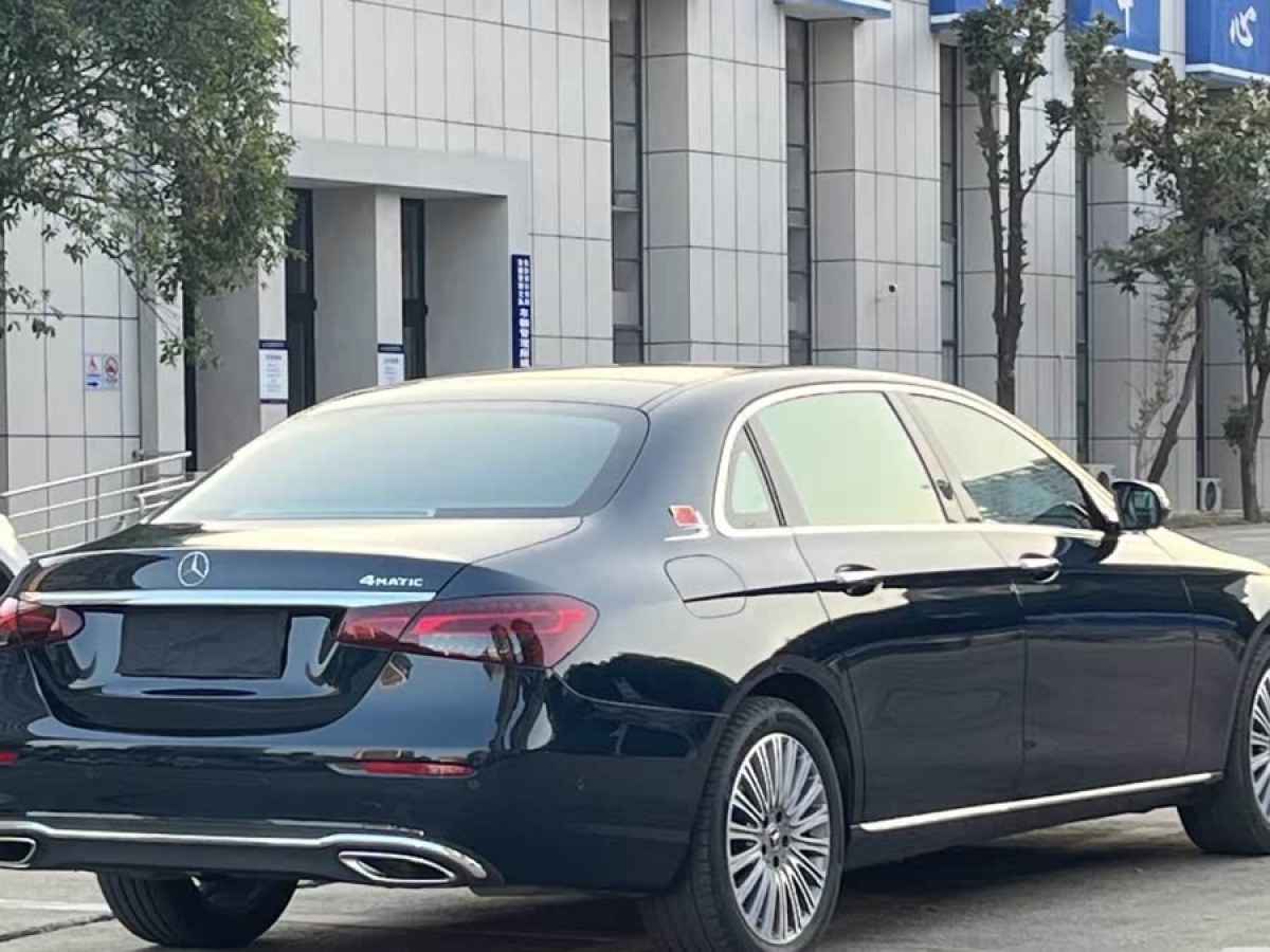 奔馳 奔馳E級  2023款 改款 E 300 L 時尚型圖片