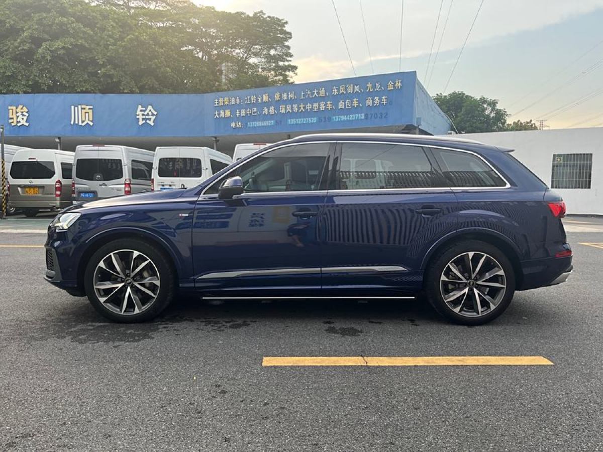 奧迪 奧迪Q7  2024款 55 TFSI quattro S line運(yùn)動(dòng)型圖片