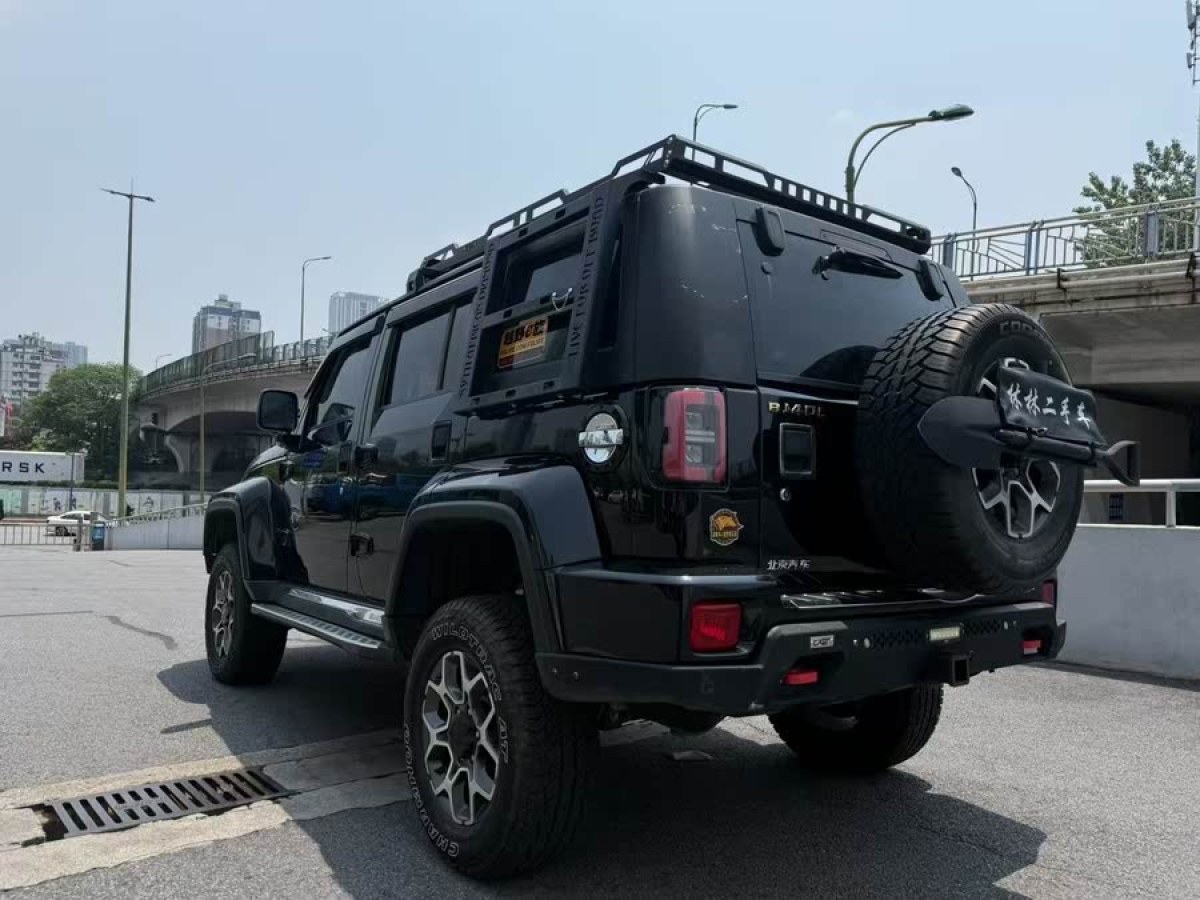 北京 BJ40  2018款 PLUS 2.0T 自動四驅(qū)城市獵人版圖片