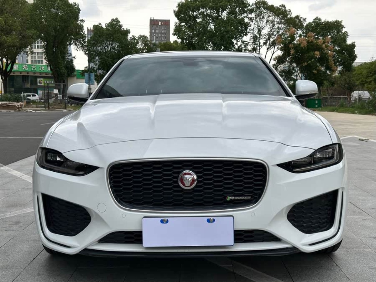 捷豹 XEL  2023款 2.0T 200PS R-DYNAMIC 青春運(yùn)動(dòng)版圖片