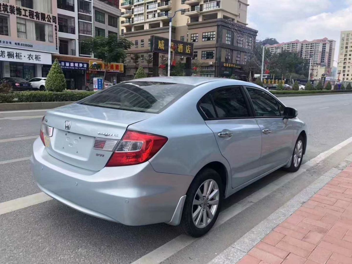 本田 思域  2012款 1.8L 手動(dòng)舒適版圖片