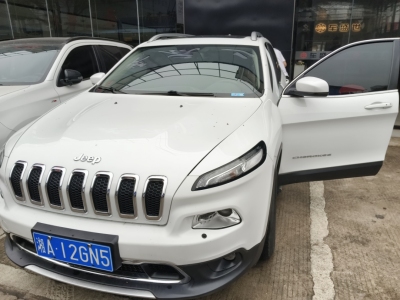 2021年4月 Jeep 自由光 2.0L 兩驅(qū)經(jīng)典運動版圖片