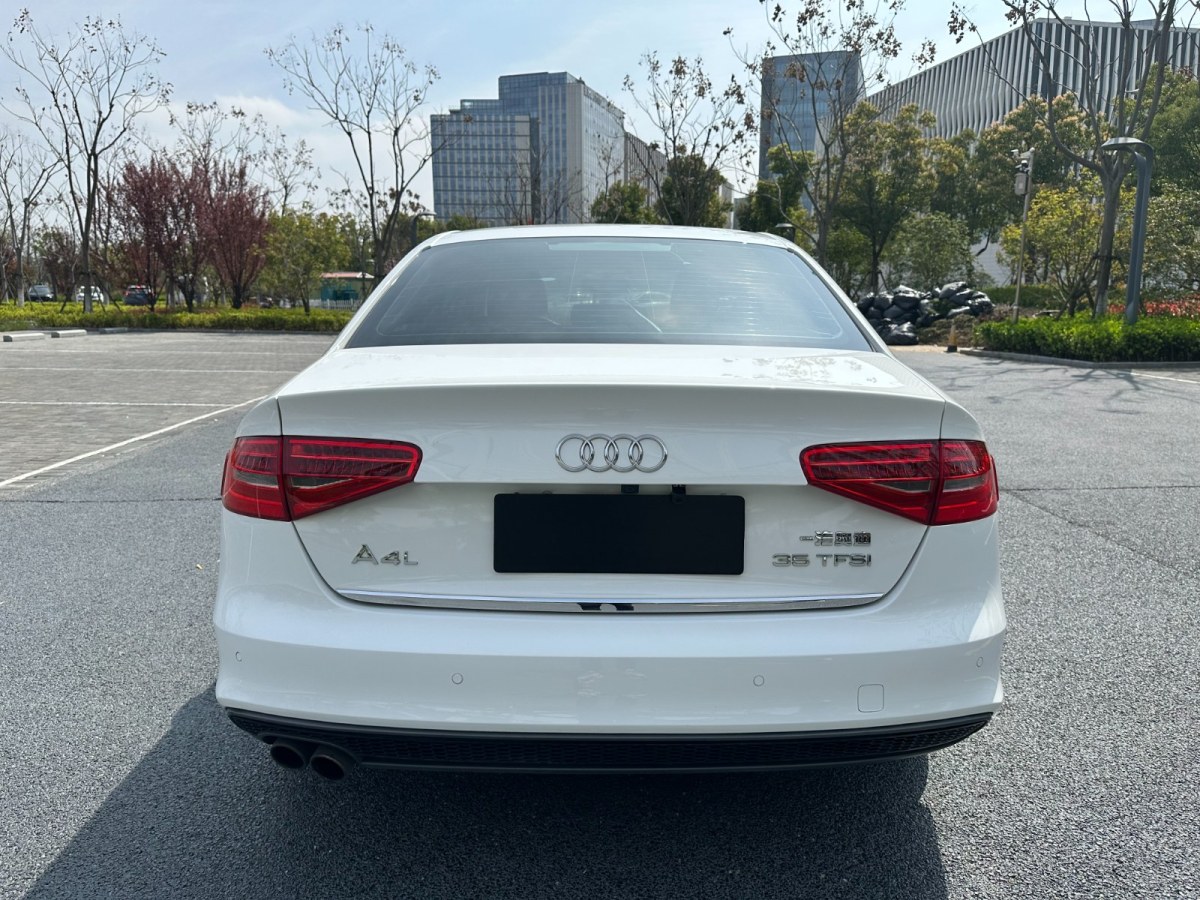 奥迪 奥迪A4L 2016款 35 TFSI 2.0T  典藏版 S LINE 舒适型图片