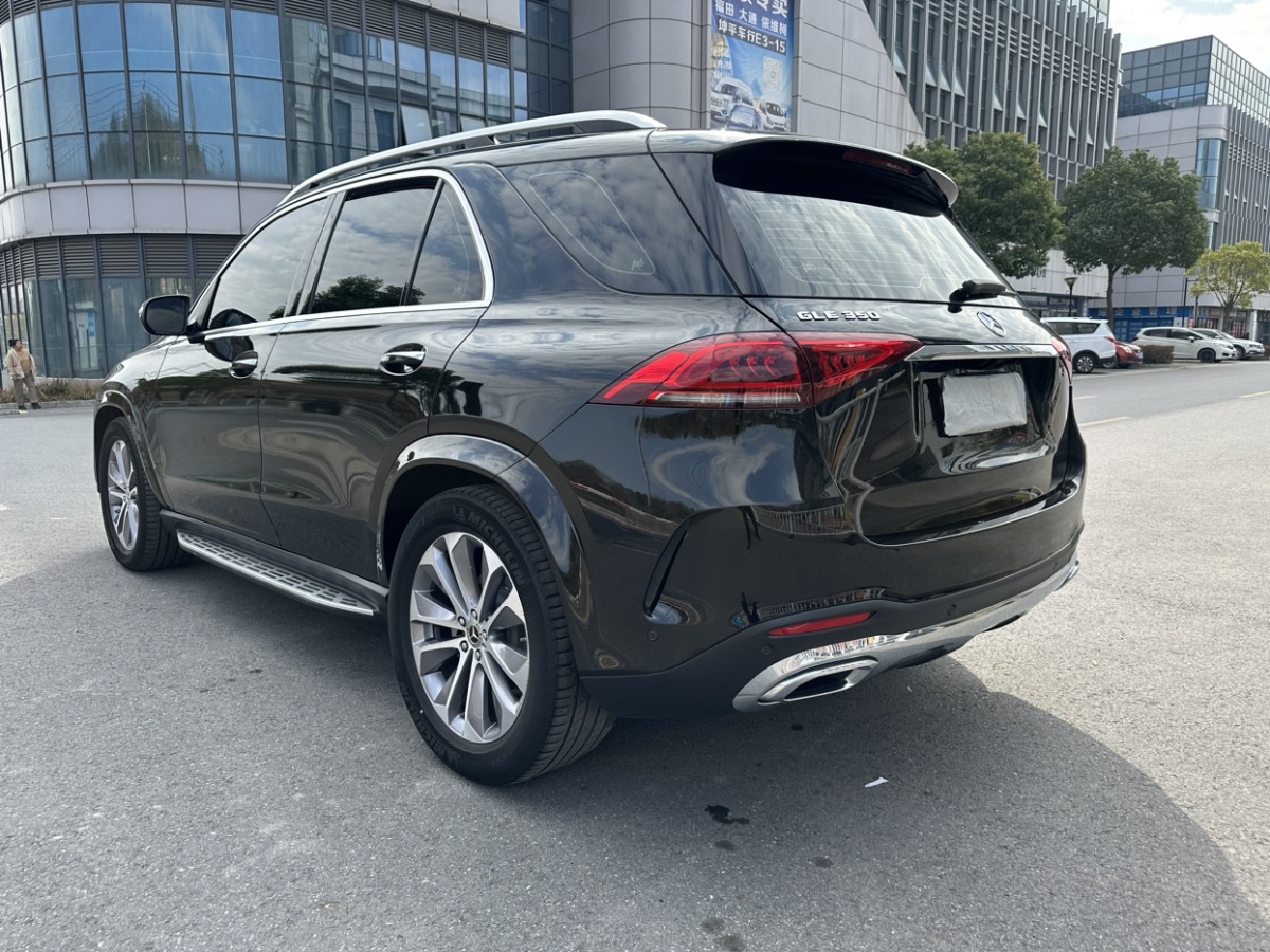 奔馳 奔馳GLE  2022款 改款 GLE 350 4MATIC 時(shí)尚型圖片