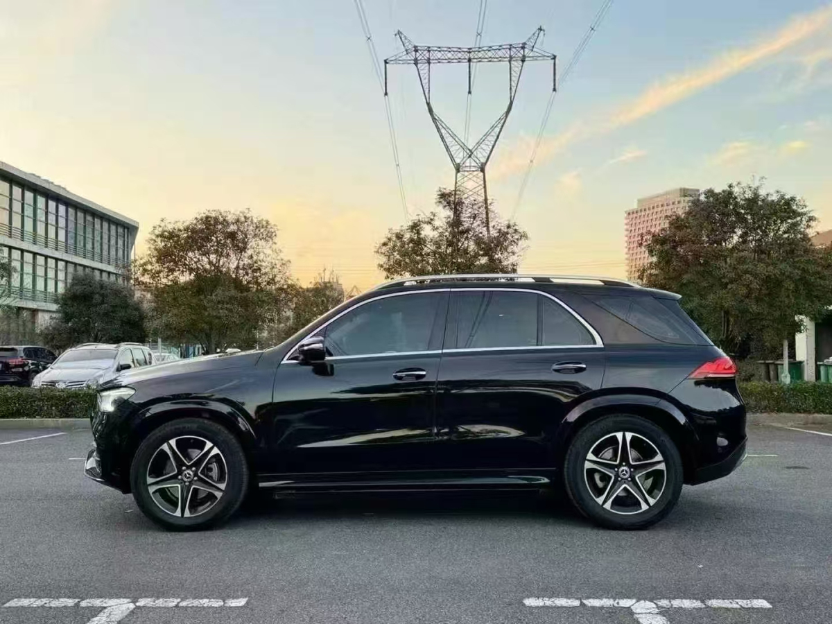 奔馳 奔馳GLE  2023款 GLE 350 4MATIC 時(shí)尚型圖片