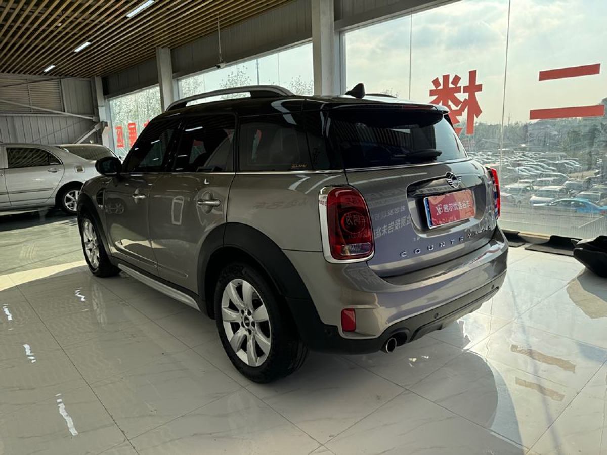 MINI COUNTRYMAN  2019款 1.5T COOPER ALL4 經(jīng)典派周末旅行版圖片